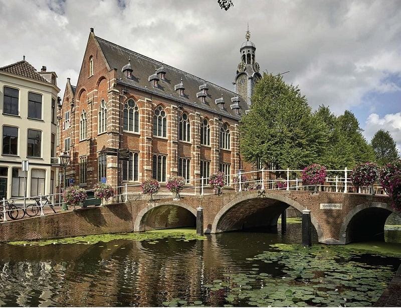 Leiden Üniversitesi